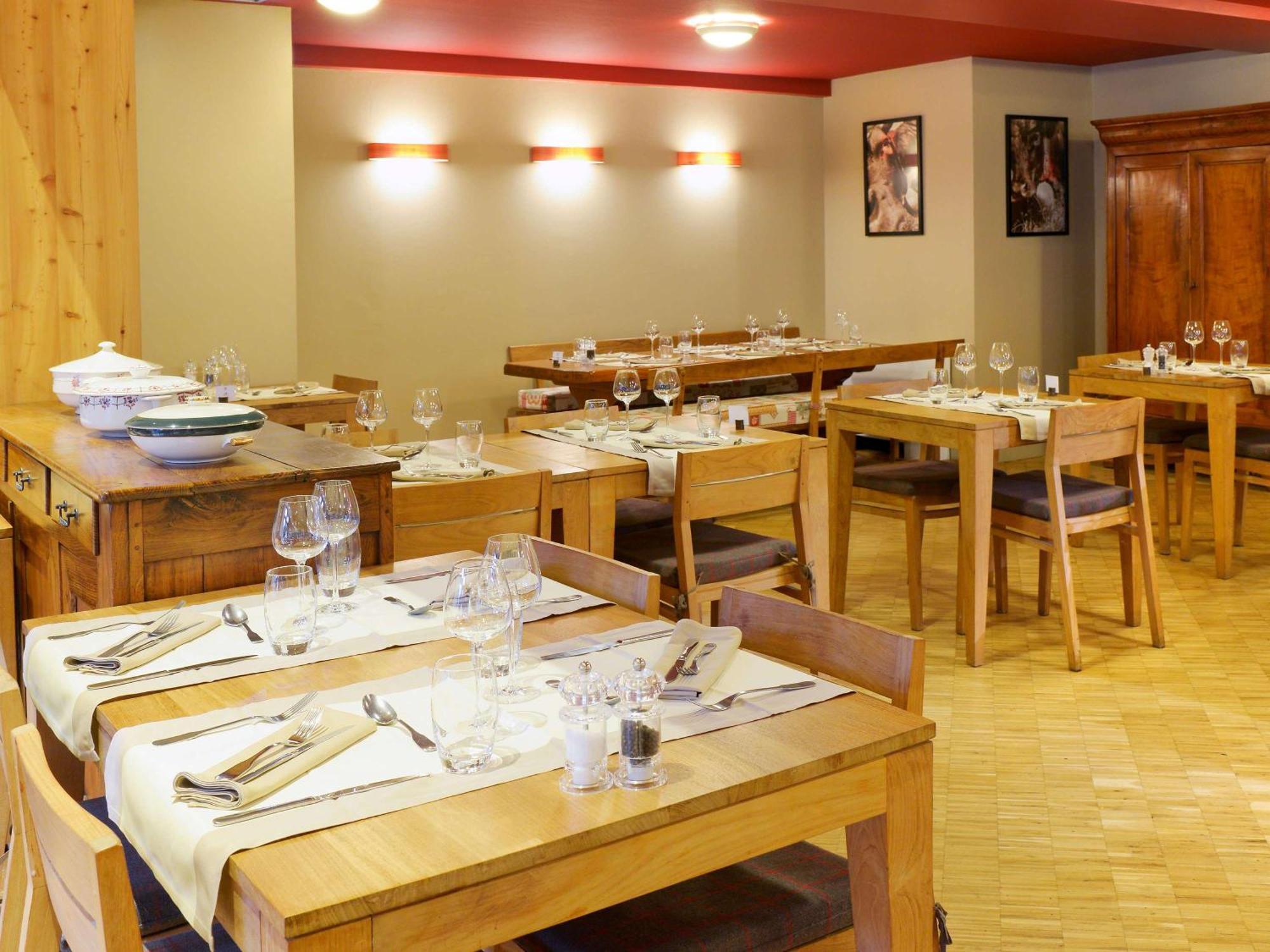 Mercure Saint-Lary Luaran gambar