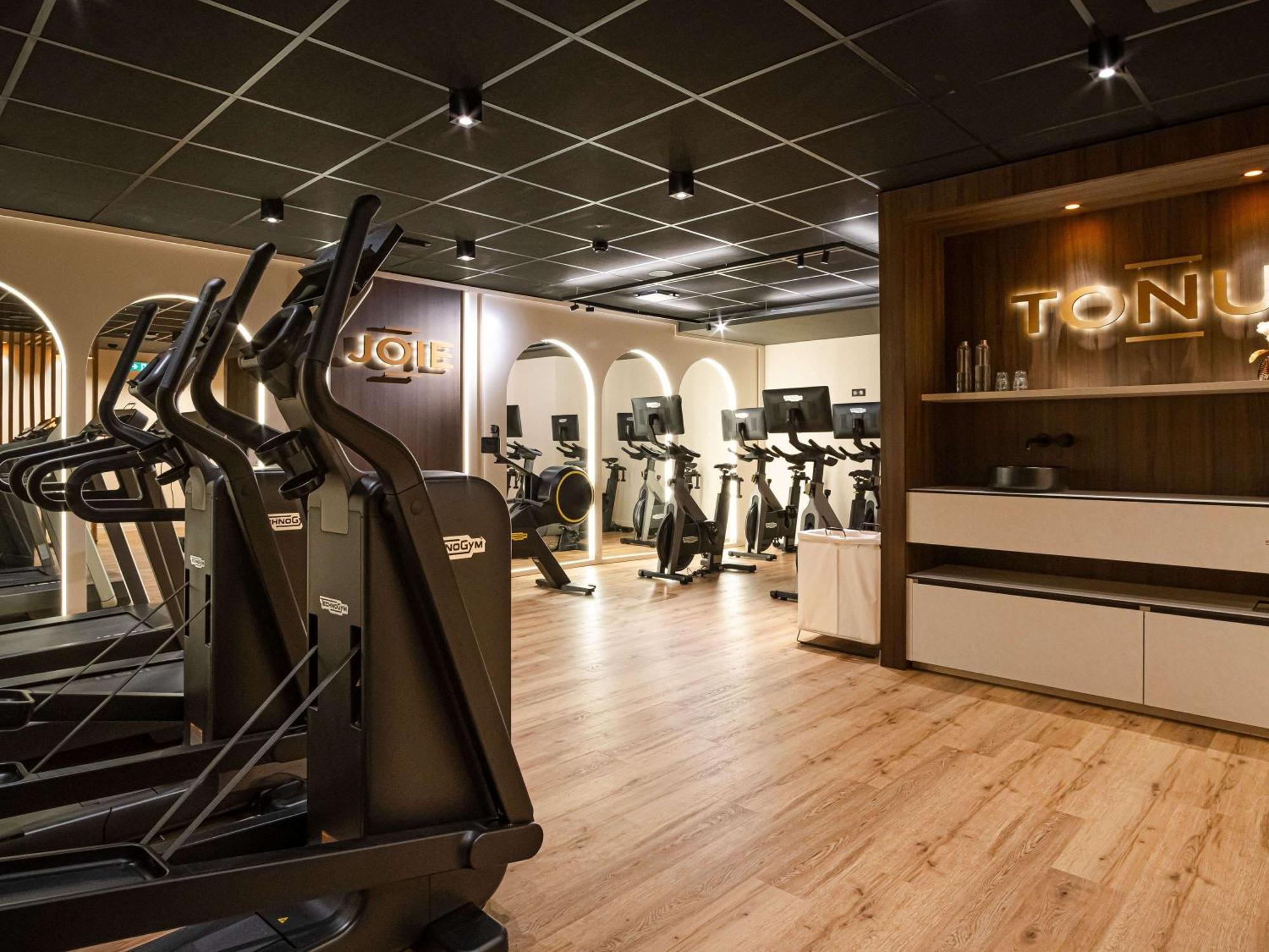 Mercure Saint-Lary Luaran gambar